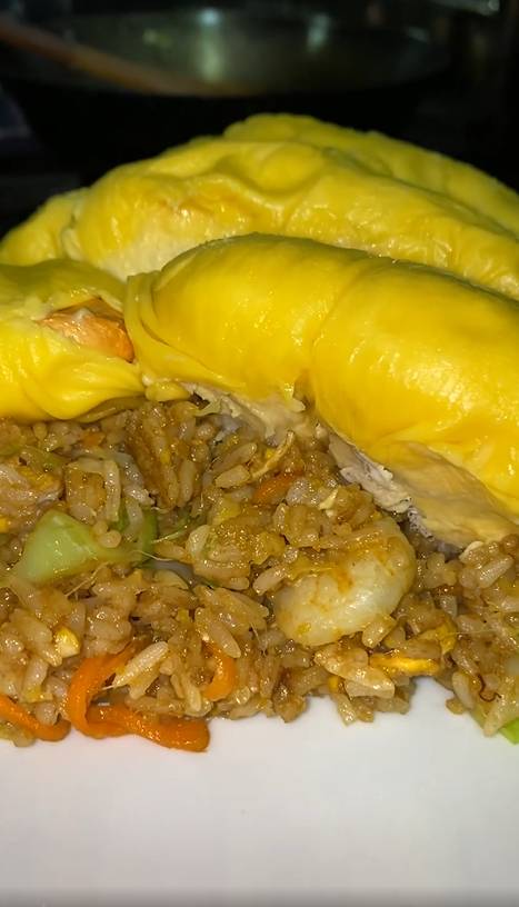 Nasi Goreng Durian Musang King Dimakan Dengan Sambal Belacan, Menu &#8216;Rare&#8217; Tapi Sedap