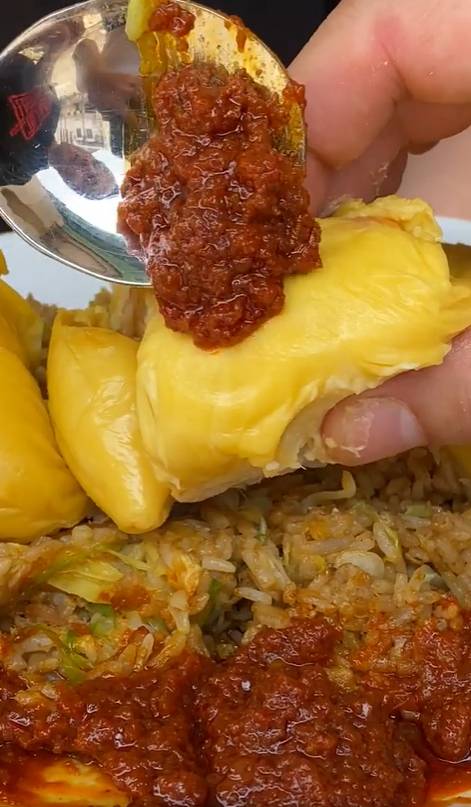 Nasi Goreng Durian Musang King Dimakan Dengan Sambal Belacan, Menu &#8216;Rare&#8217; Tapi Sedap