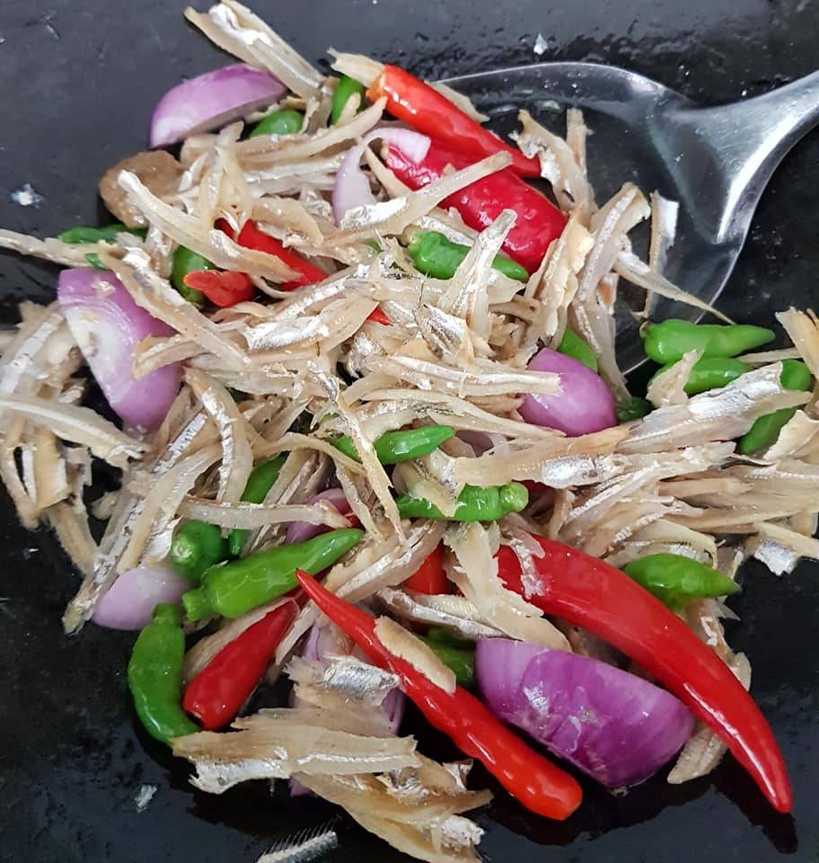 Resipi Sambal Ketuk Ikan Bilis Bersama Cili Padi & Belimbing Buluh, Lauk Simple Tapi Sedap