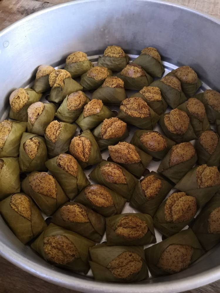 Resipi Apam Pisang Daun Rambai Yang Lembut & Gebu