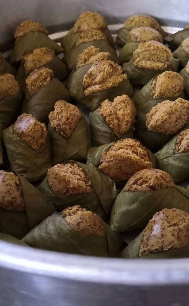 Resipi Apam Pisang Daun Rambai Yang Lembut & Gebu