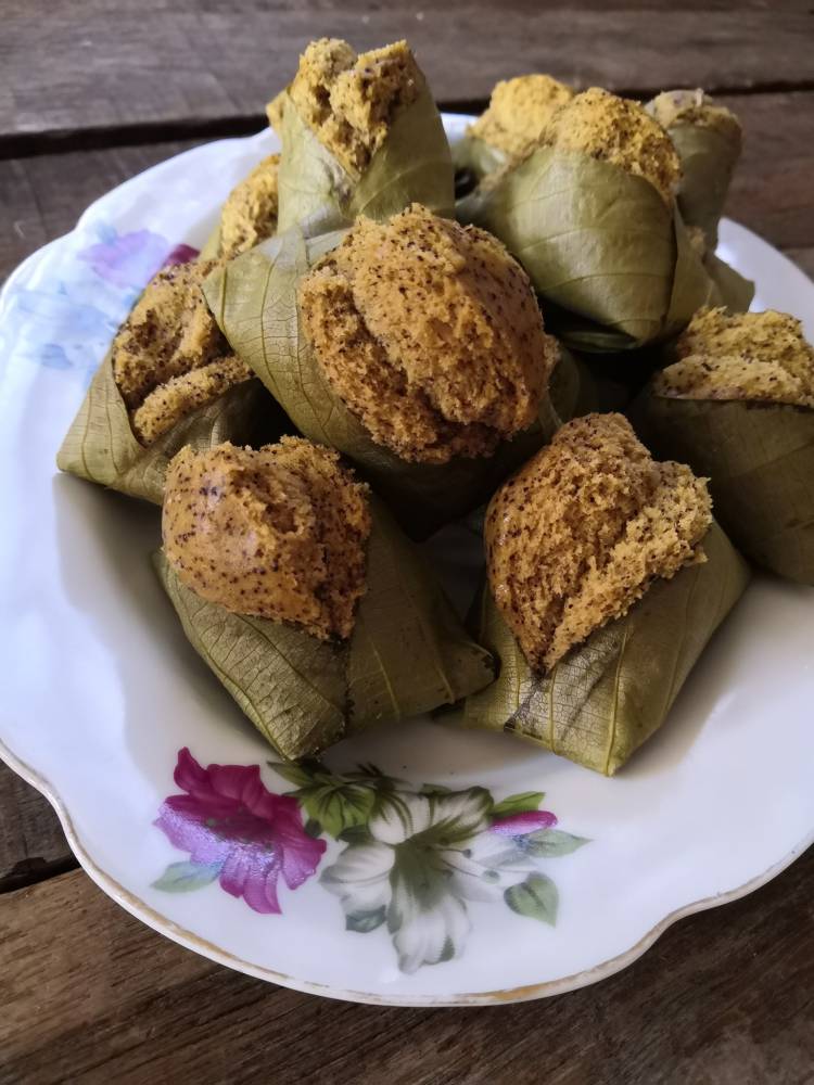 Resipi Apam Pisang Daun Rambai Yang Lembut & Gebu