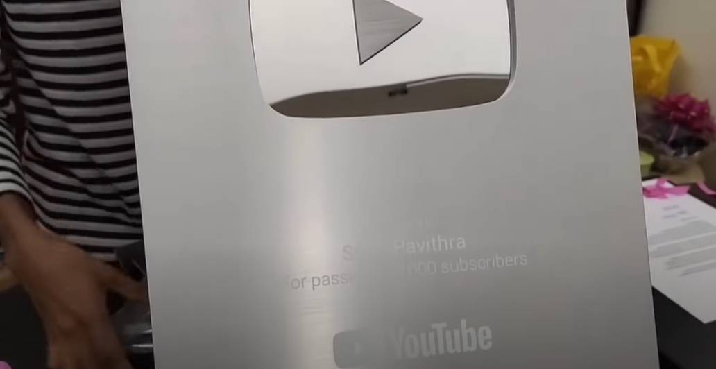 Sugu Pavithra Terima Anugerah &#8216;Silver Play Button&#8217; Daripada YouTube
