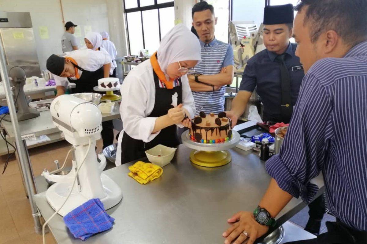 Kolej Yayasan Felda Pahang Bentuk Tenaga Kerja Mahir,Penginapan & Makan Minum Percuma