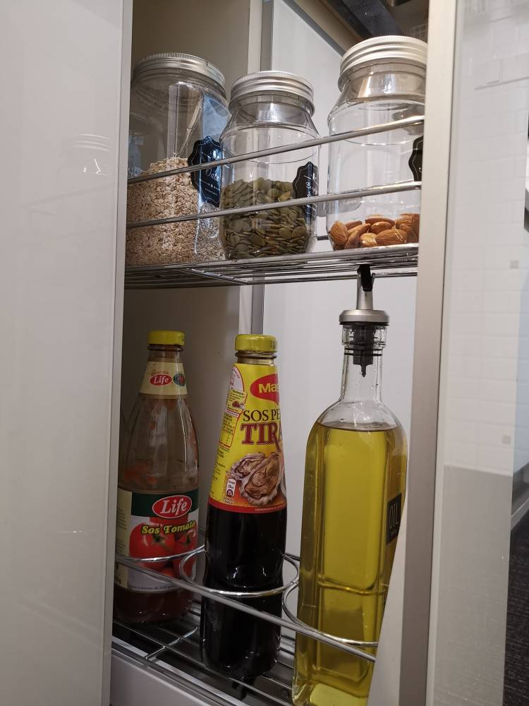 DIY Pintu Kabinet Dapur Serendah RM2.10 Sahaja. Hasilnya Tetap Cantik & Tersusun!
