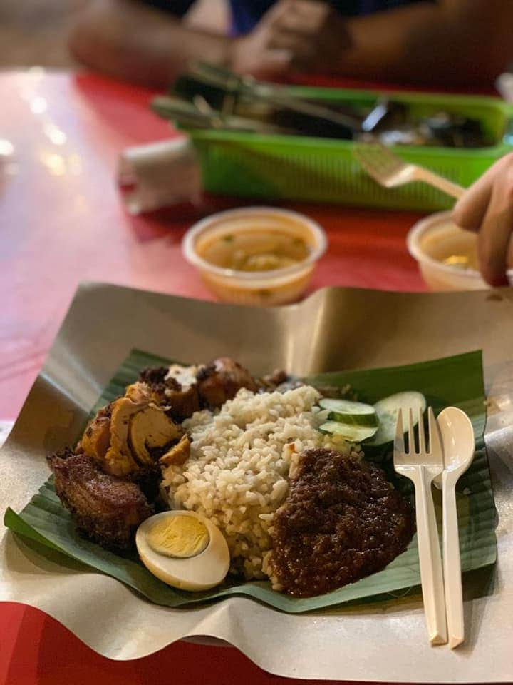 Nasi Lemak Kukus Ikan Siakap Goreng, Menu Luar Biasa Di Restoran Ngeteh Santai