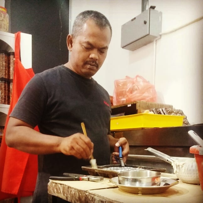 Nak Baulu Rangup Di Luar, Gebu Di Dalam? Jom Singgah Kedai Bahulu Pak Teh, Parit Buntar