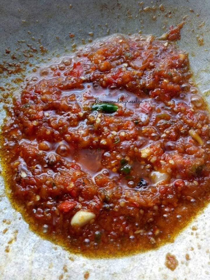 Ini Cara Senang Step By Step Buat Sambal Tomato Ikan Bilis, Bertambah Selera Makan