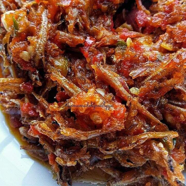 Ini Cara Senang Step By Step Buat Sambal Tomato Ikan Bilis, Bertambah Selera Makan