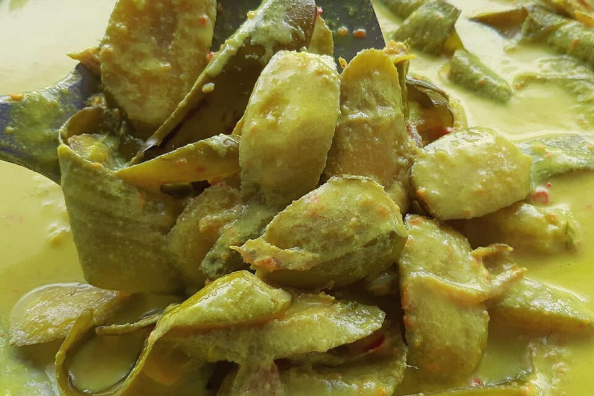 Resipi Pisang Muda Masak Lemak Cili Api Campur Bilis & Tempoyak, Memang Terbaik!