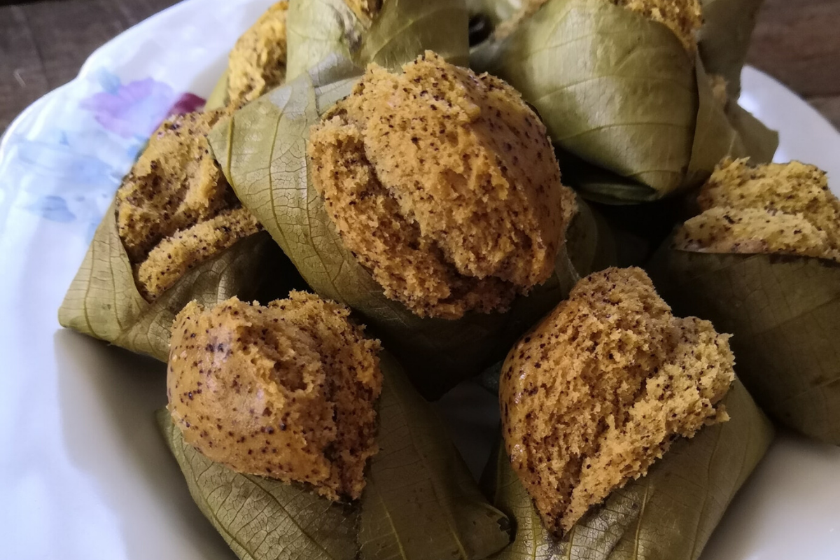 Resipi Apam Pisang Daun Rambai Yang Lembut & Gebu