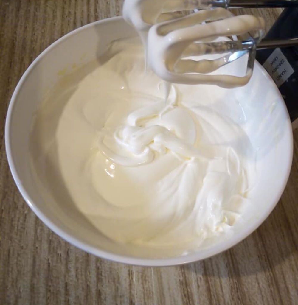 Whipping Cream Homemade Gerenti Segar. Guna Empat Bahan &#038; Ais Aje.