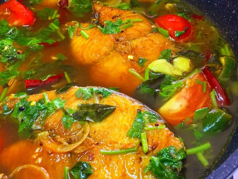 Rasem Ikan Tenggiri Dengan Rempah Ratus Yang Menghangatkan Badan