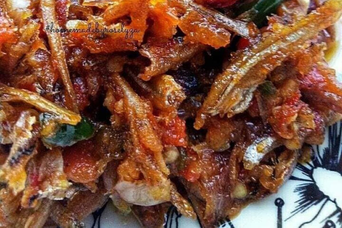 Ini Cara Senang Step By Step Buat Sambal Tomato Ikan Bilis, Bertambah Selera Makan