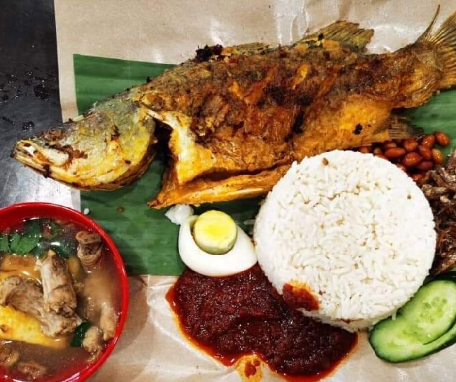 Nasi Lemak Kukus Ikan Siakap Goreng, Menu Luar Biasa Di Restoran Ngeteh Santai