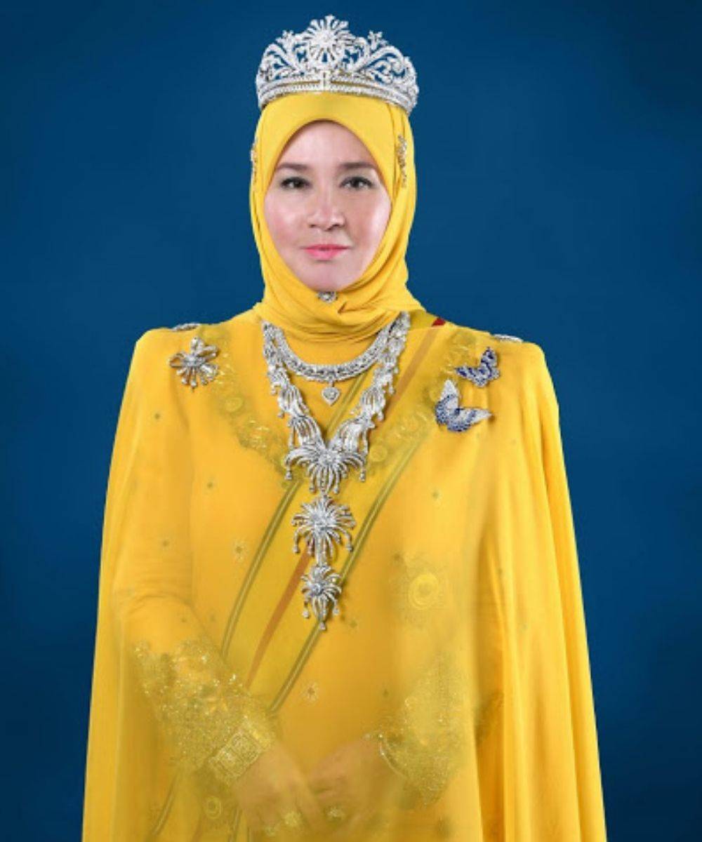 Permaisuri Agong Tunku Hajah Azizah Masak Nasi Goreng Sosej & Mentega. Kesederhanaannya DiPuji Rakyat.
