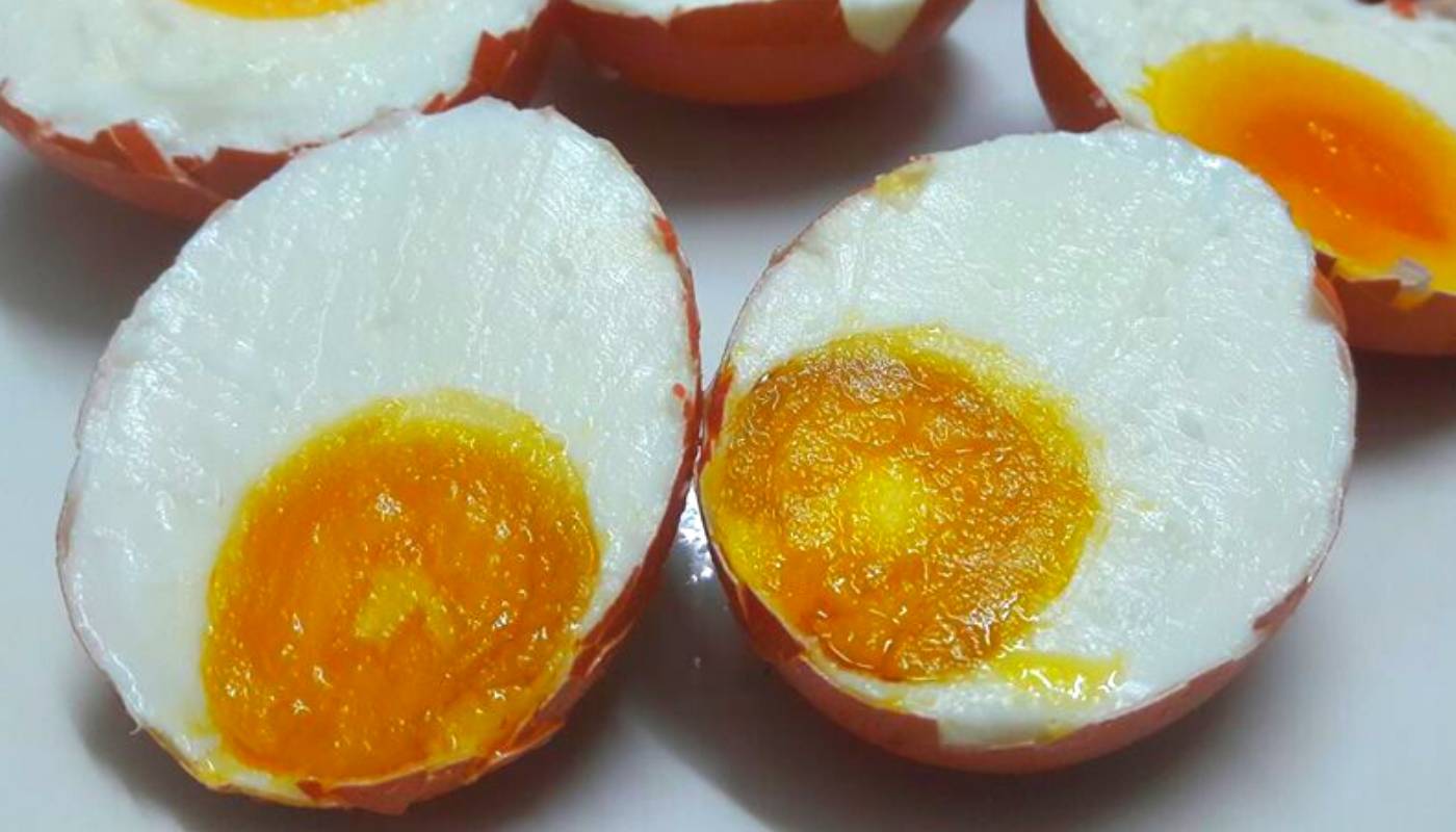 Cara Mudah Buat Telur Masin Homemade Guna Telur Ayam