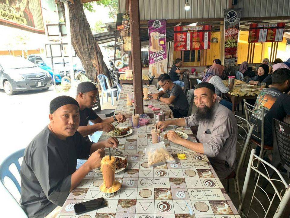 Fauzi Nasi Kerabu, Kedai Nasi Kerabu Terkenal Di Kuala Terengganu