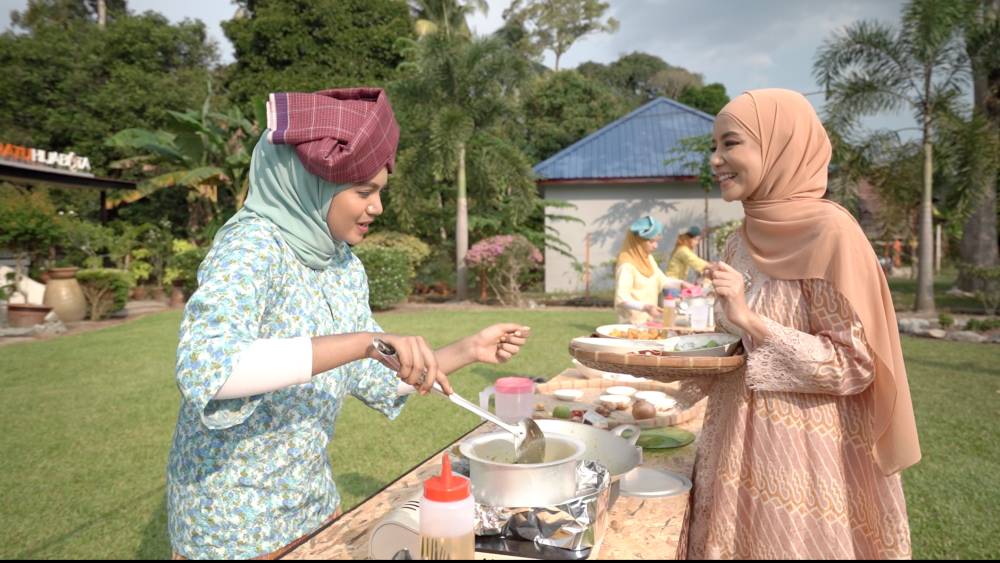 Finalis Ratu Hijabista, Mira Filzah Kena Masuk Kampung & Masak. Gamat Jadinya