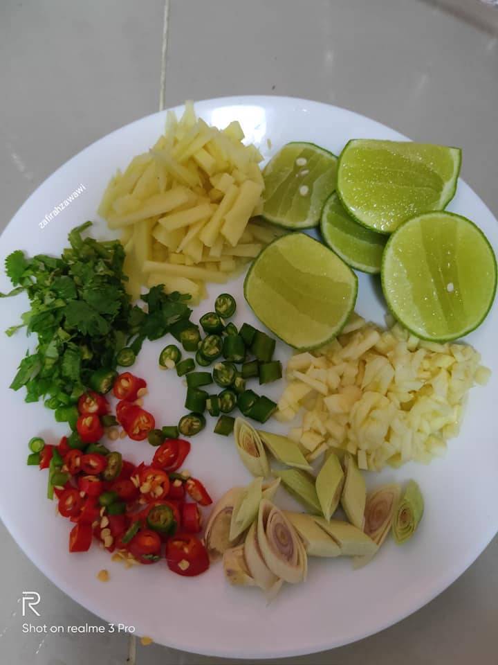 Masak Ikan Siakap Stim Limau Guna Kuali. Sedap, Cepat & Kuah Banyak