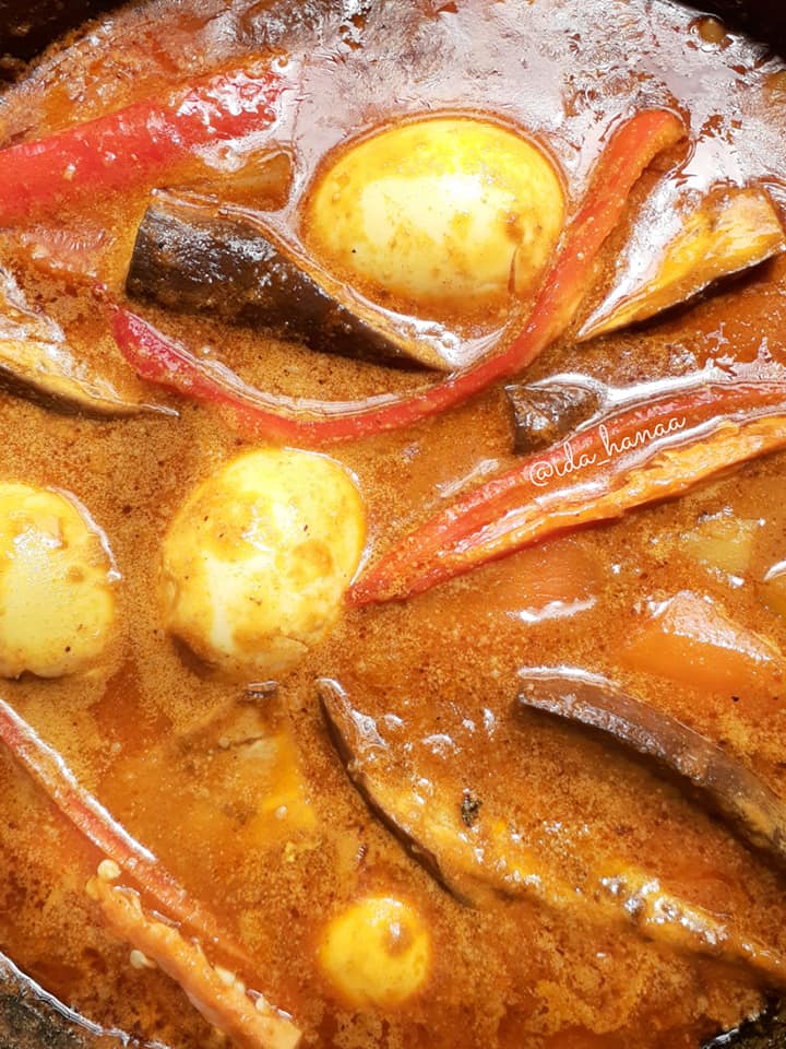 Cara Buat Nasi Minyak Hujan Panas Bersama Ayam Masak Merah & Dalca Telur. Resipi Lengkap Gerenti Jadi.