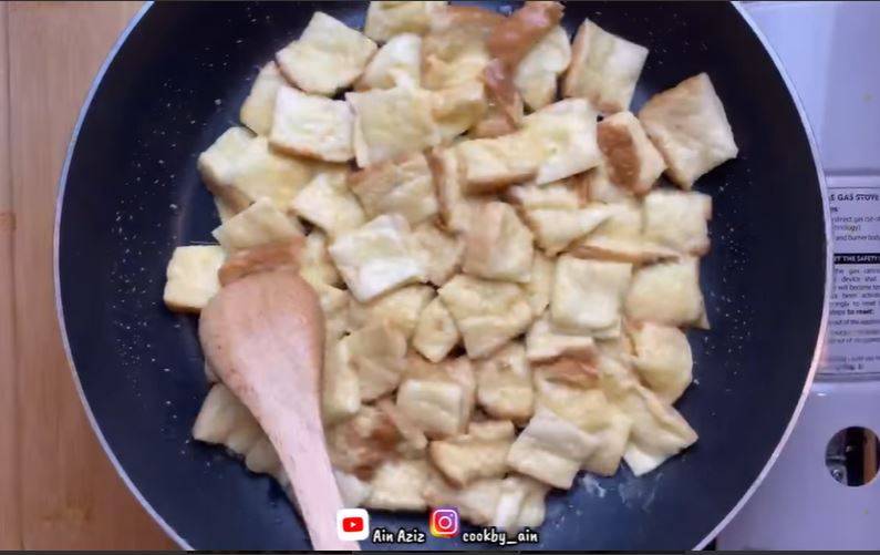 Resipi Roti Pizza Tuna Guna Kuali. Sedap & Lembut Walau Dah Sejuk