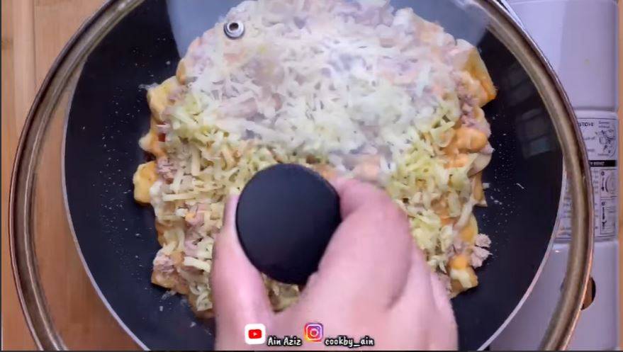 Resipi Roti Pizza Tuna Guna Kuali. Sedap & Lembut Walau Dah Sejuk