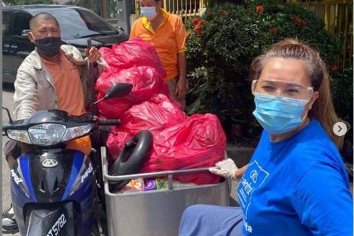 Ras Adiba Radzi, “Setiap Kali Menghantar Makanan, Tiap Itulah Air Mata Tertumpah”.