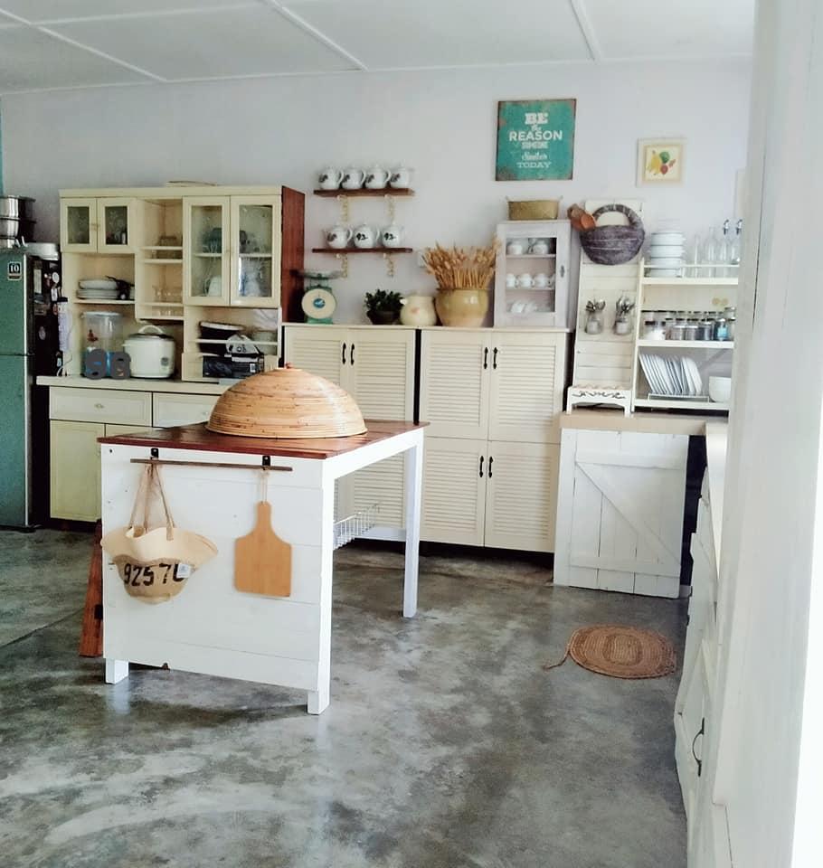 Dapur Farmhouse Pilihan Norpadilah. Guna Kayu Pallet dan Terpakai Jimat & Mampu Milik