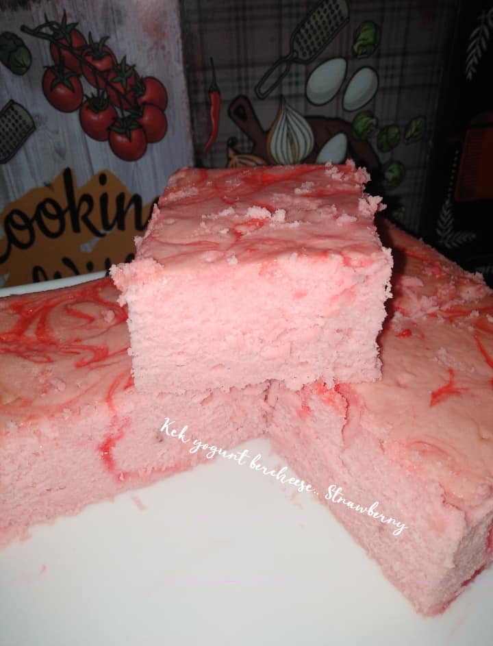 Kek Yogurt Strawberry Cheese Yang Cantik, Sedap &#038; Membuka Selera. Makan Sejuk-Sejuk Lagi &#8216;Terangkat&#8217;!