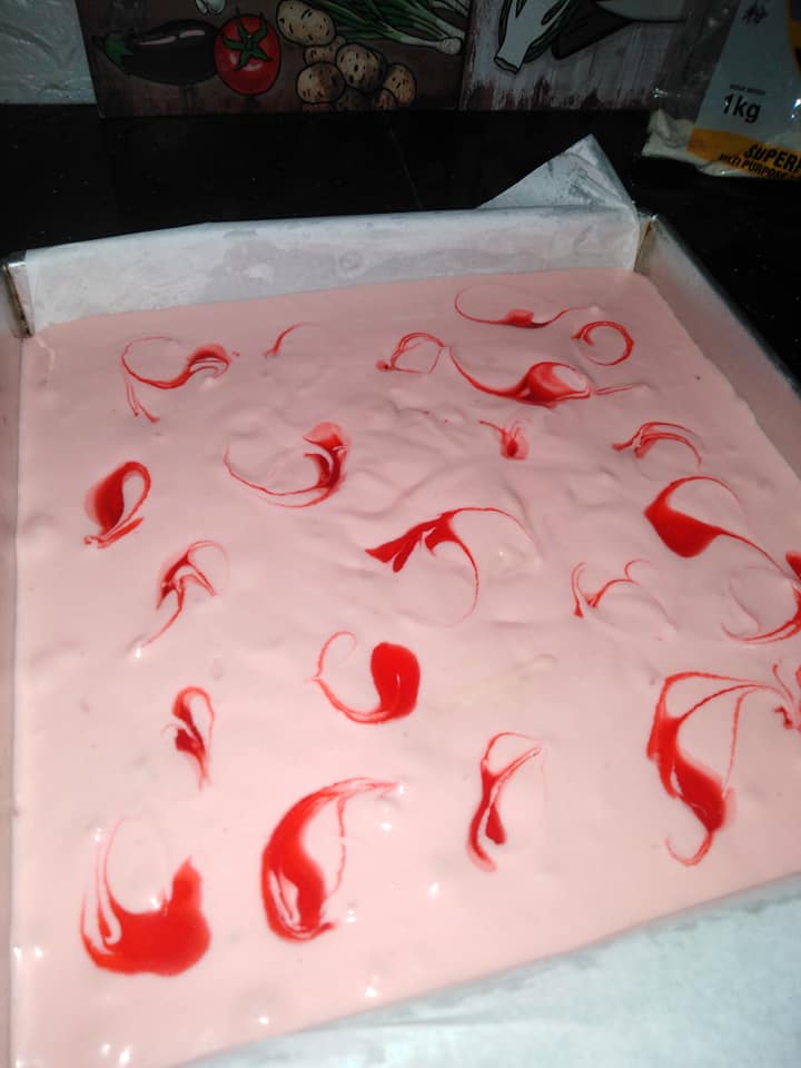 Kek Yogurt Strawberry Cheese Yang Cantik, Sedap &#038; Membuka Selera. Makan Sejuk-Sejuk Lagi &#8216;Terangkat&#8217;!