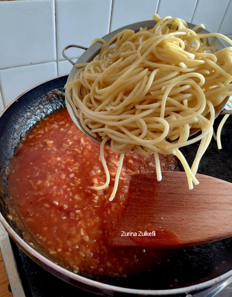 Cara Buat Sos Spaghetti Homemade, Rasanya Lebih ‘Fresh’ & Menyelerakan