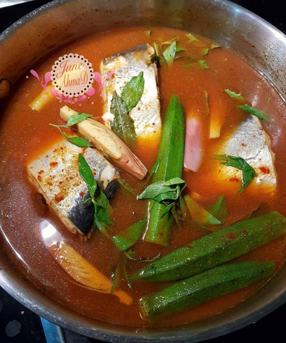 Ikan kembung masak asam rebus