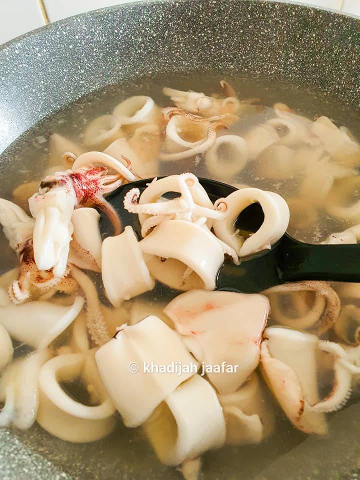 Cara Buat Kerabu Sotong Yang Sedap & Cukup Segala Rasa