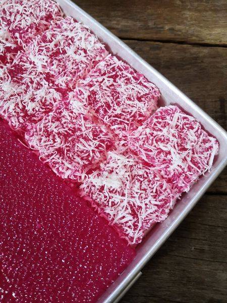 Cara Buat Kuih Lopes Sagu Yang Sedap & Lembut Untuk Minum Petang