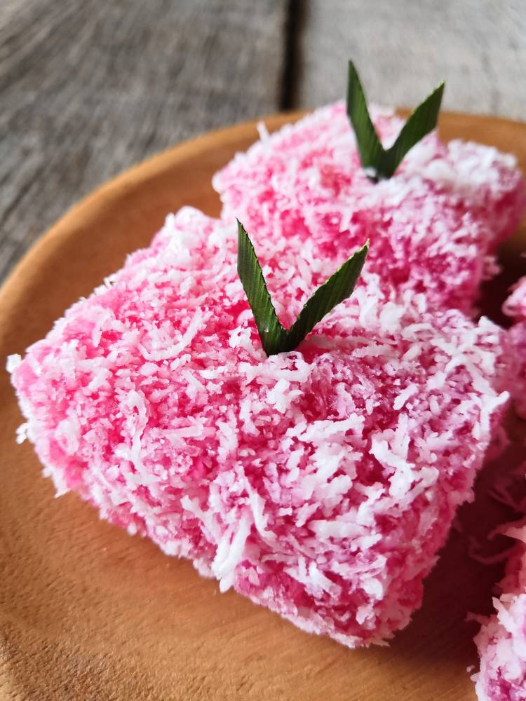 Cara Buat Kuih Lopes Sagu Yang Sedap & Lembut Untuk Minum Petang