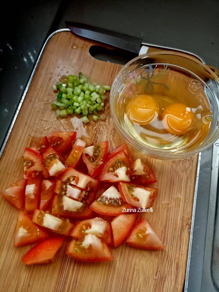 Telur Masak Tomato. Sajian Cina Tanpa Bawang Yang Ringkas, Sedap &#038; Cepat Masak