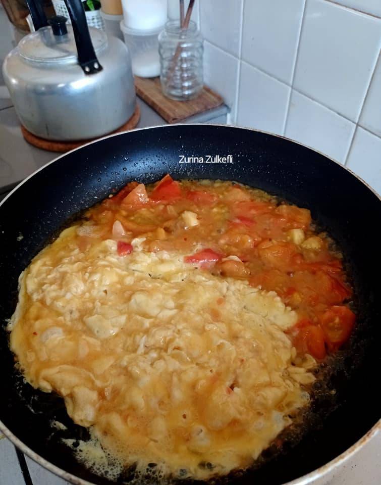 Telur Masak Tomato. Sajian Cina Tanpa Bawang Yang Ringkas, Sedap &#038; Cepat Masak