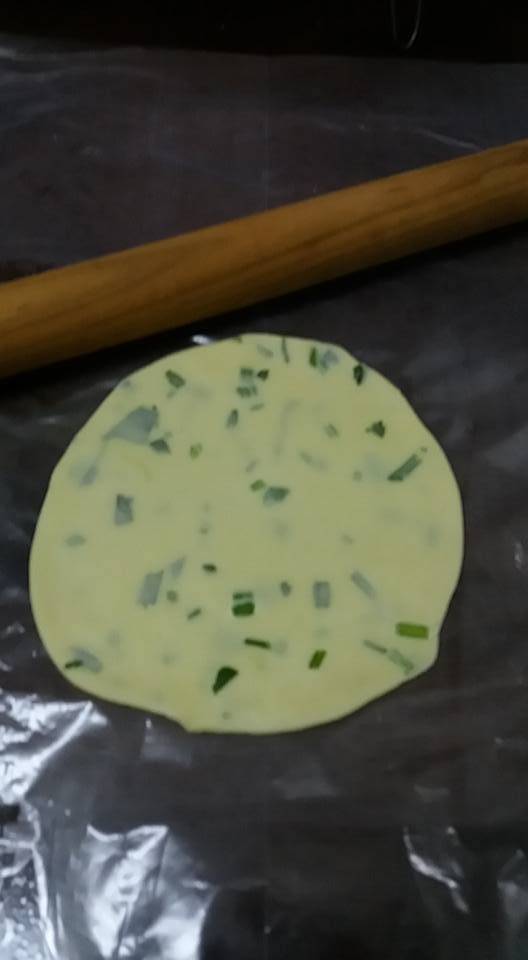 Begini Cara Buat Kulit Karipap Kentang Daun Sup. Memang Sedap & Wangi