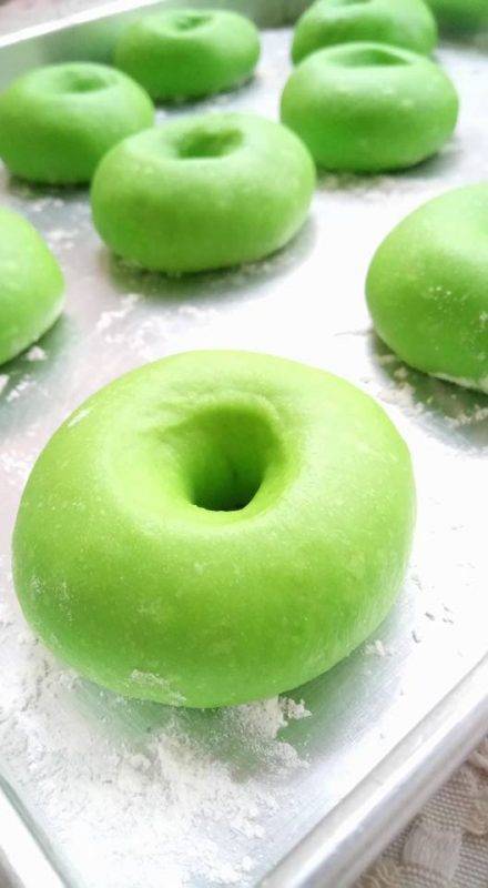 Tambah Susu Tepung. Ini Rahsia Hasilkan Donat Pandan Yang Sedap &#038; Gebu