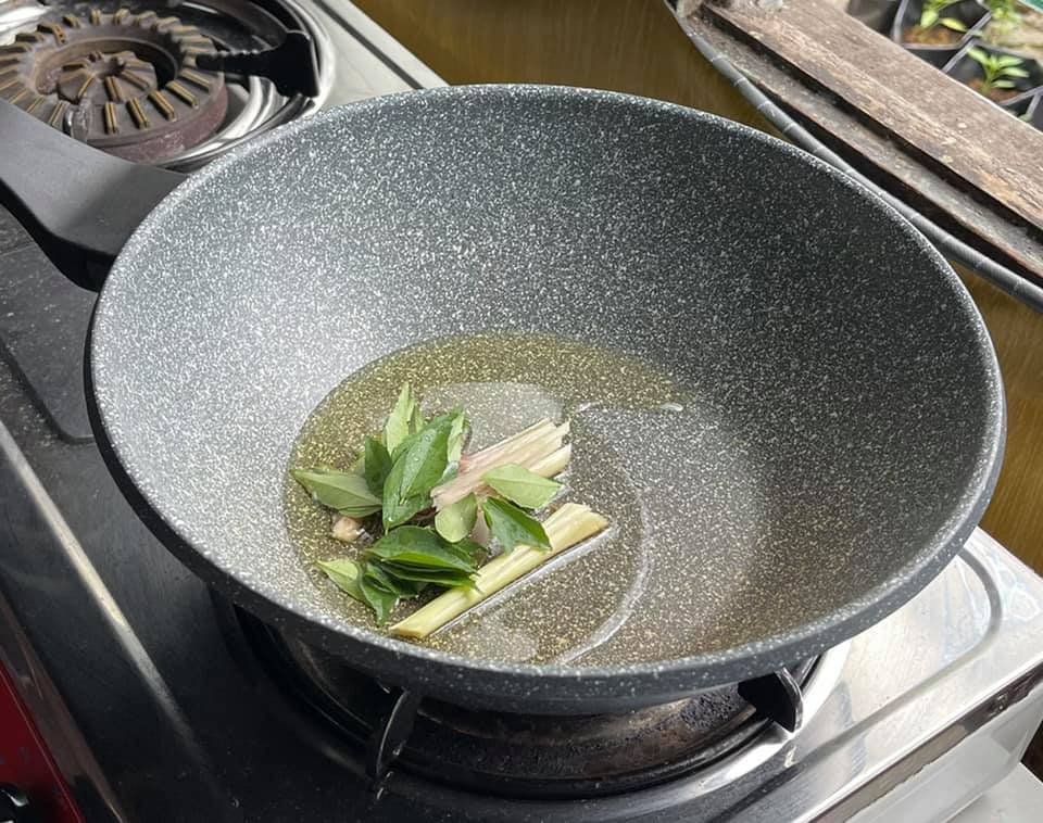 Masak Kari Ayam Guna Rempah Kari Dari Kedai Eco. Ehh…Sedap Rupanya!