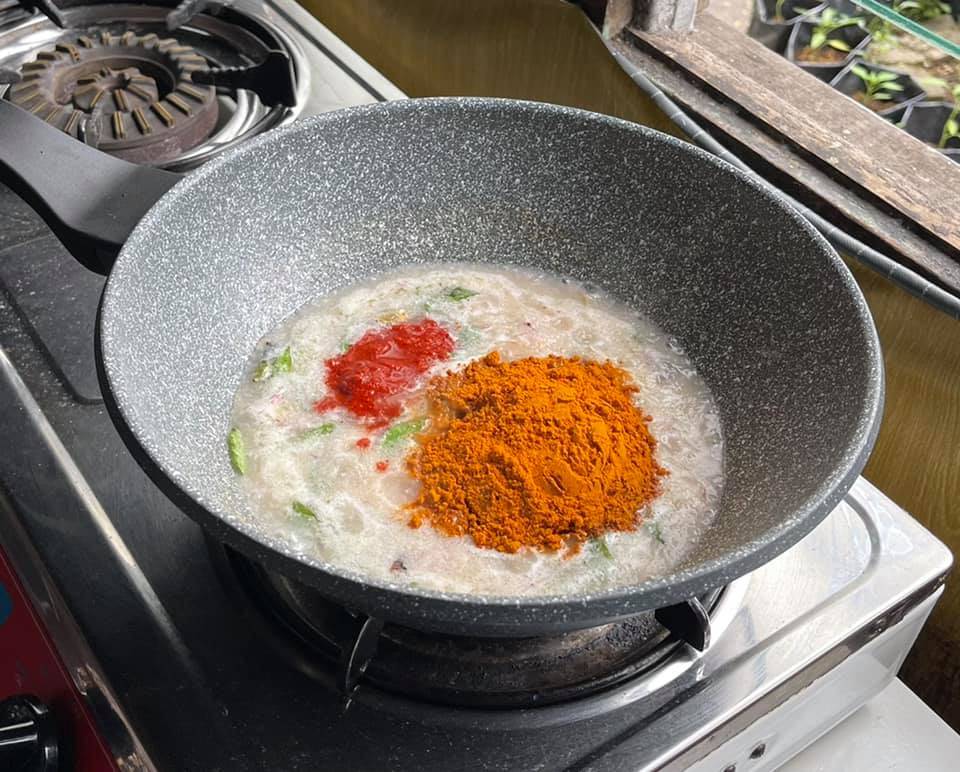 Masak Kari Ayam Guna Rempah Kari Dari Kedai Eco. Ehh…Sedap Rupanya!