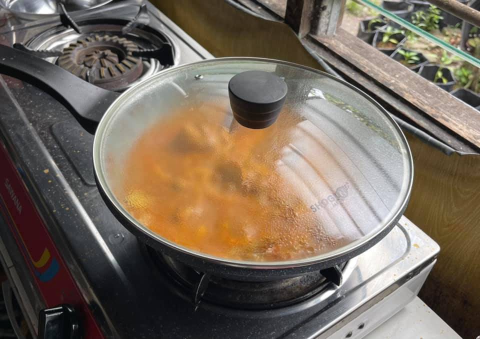 Masak Kari Ayam Guna Rempah Kari Dari Kedai Eco. Ehh…Sedap Rupanya!