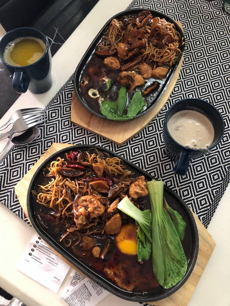 Resipi Mushroom Sizzling Yee Mee. Begini Cara Masak Kuahnya Yang Sedap