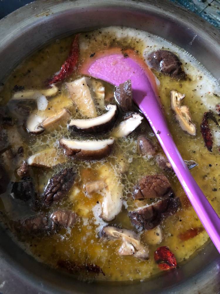 Resipi Mushroom Sizzling Yee Mee. Begini Cara Masak Kuahnya Yang Sedap