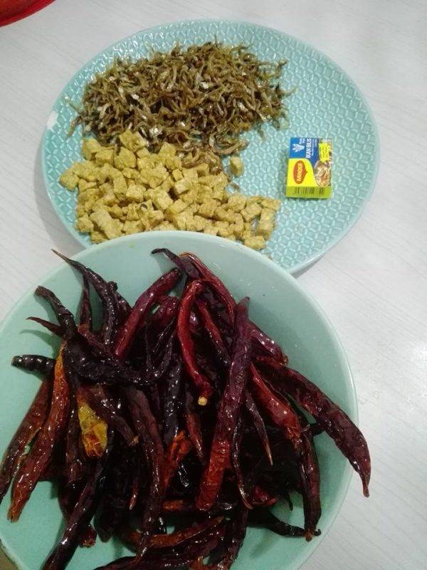 Cara Mudah Buat Sambal Bilis Garing Homemade. Sedap!