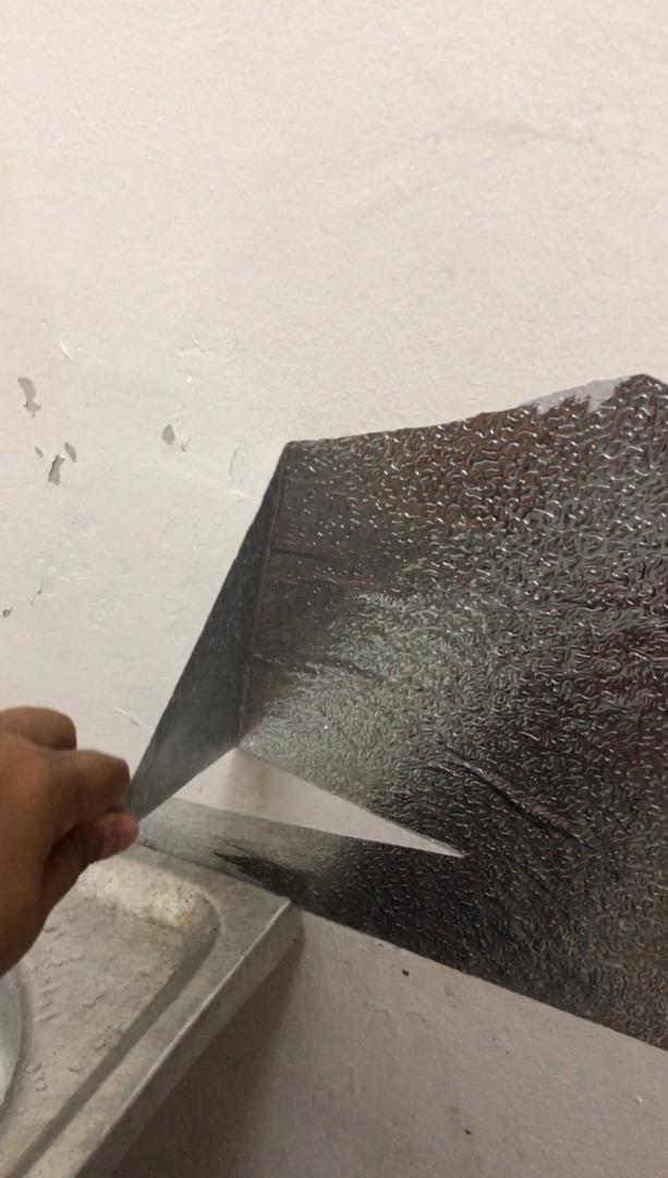 Modal Sekitar RM30 Beli 3D Wallpaper, Idzyan Jadikan Ruang Singki Lebih Bergaya Segar & Mudah Cuci
