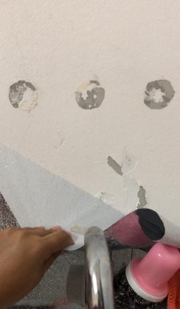 Modal Sekitar RM30 Beli 3D Wallpaper, Idzyan Jadikan Ruang Singki Lebih Bergaya Segar & Mudah Cuci