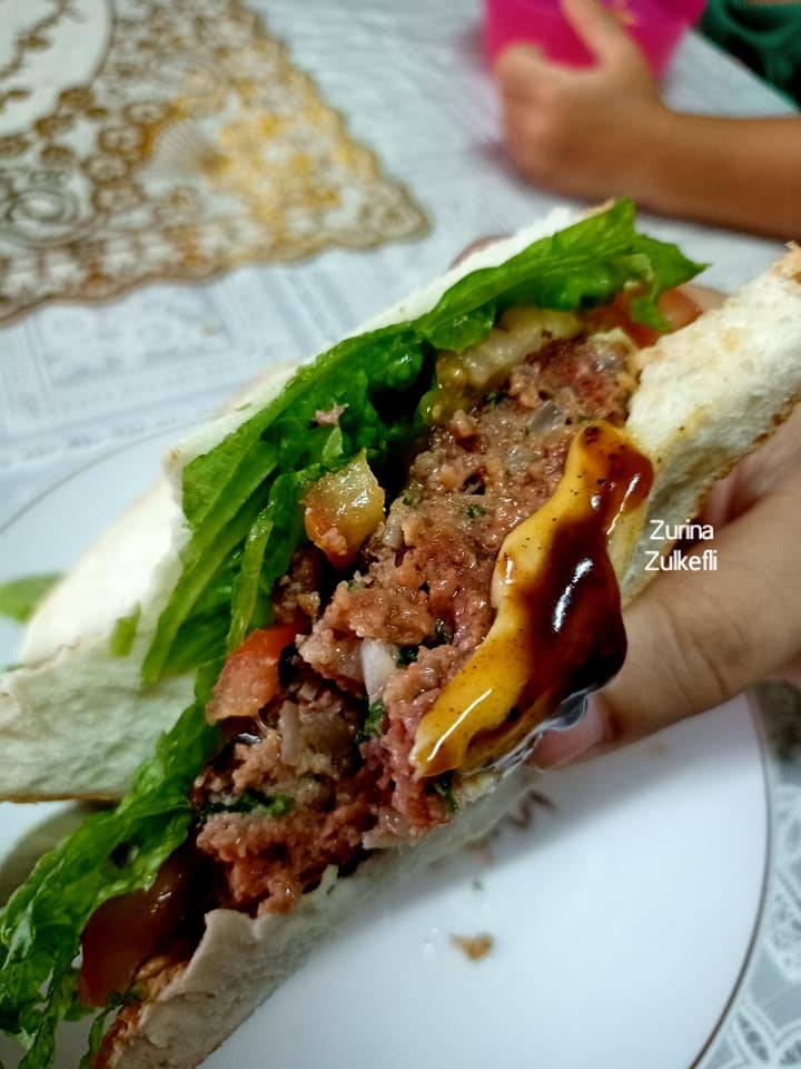 Wanita Ini Kongsi Cara Olah Daging Burger Frozen Supaya Lebih Sedap &#038; Berjus