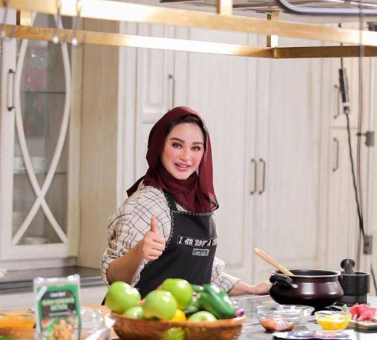 Sangat Mudah! Tan Sri Bakri Zinin & Puan Sri Nisa Bakri Kongsi Resipi Ikan Liking Homemade Cara Brunei